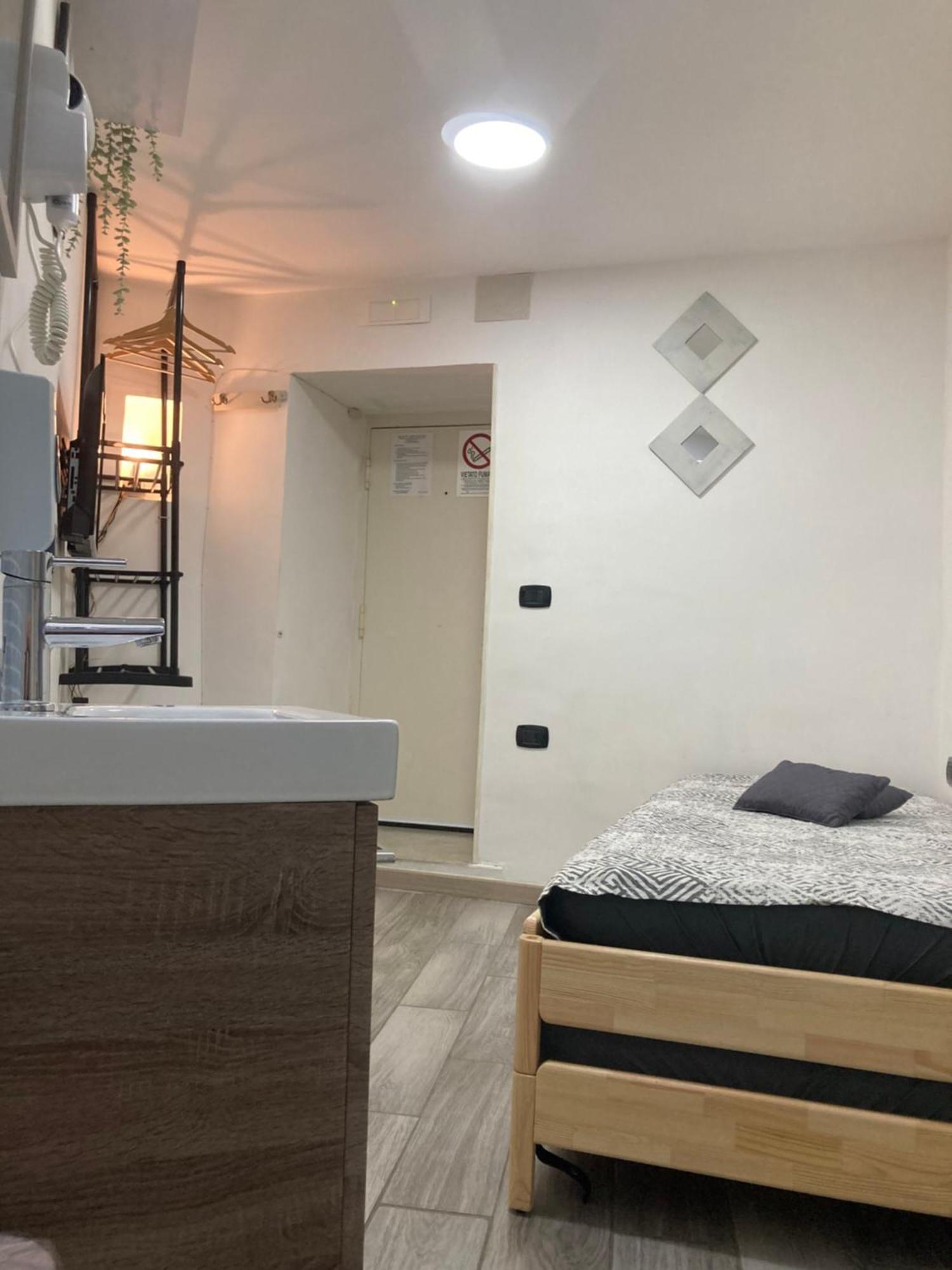 Napoli Central Nest Bed and Breakfast Exterior foto